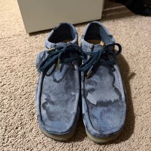 Clarks Men's Blue Suede wallabees